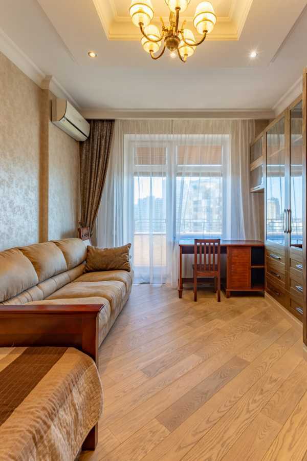 Оренда 4-кімнатної квартири 125 м², Євгена Коновальця вул., 36В