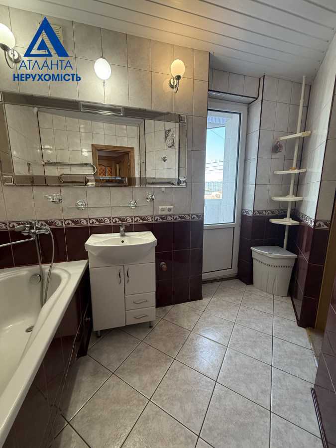 Продажа 5-комнатной квартиры 87 м², Кравчука ул., 38