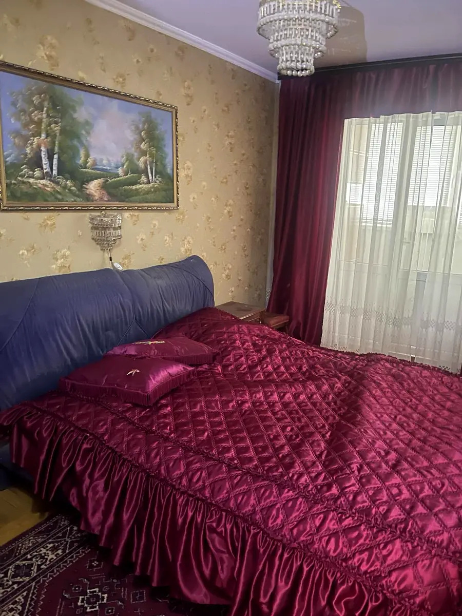 Продажа 3-комнатной квартиры 72 м², Семьи Идзиковских ул., 25