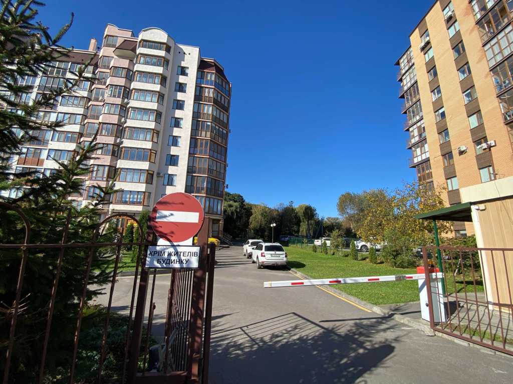 Продажа 3-комнатной квартиры 131.5 м², Парковая ул., 2/2