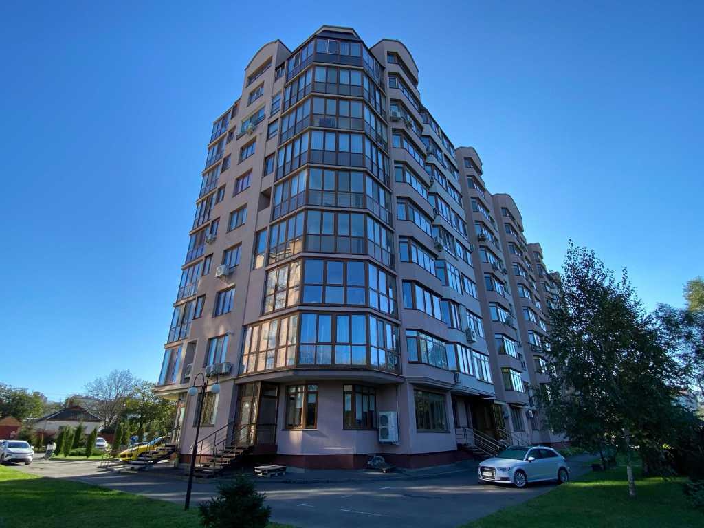 Продажа 3-комнатной квартиры 131.5 м², Парковая ул., 2/2