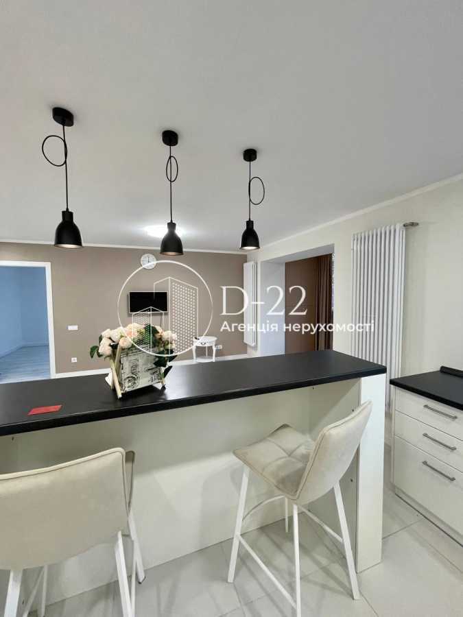 Продажа 2-комнатной квартиры 60.6 м², Глебова ул., 7