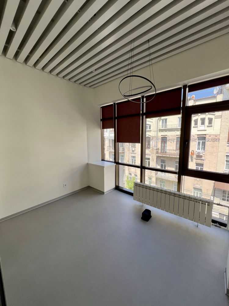 Продаж офісу 400 м², Олеся Гончара вул., 41