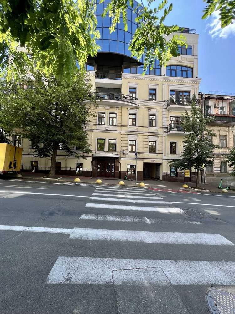 Продаж офісу 400 м², Олеся Гончара вул., 41