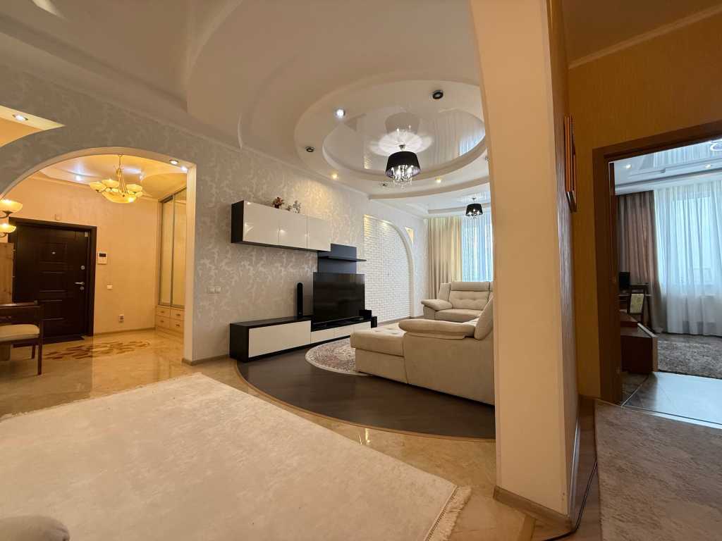 Продажа 3-комнатной квартиры 112 м², Науки просп., 30