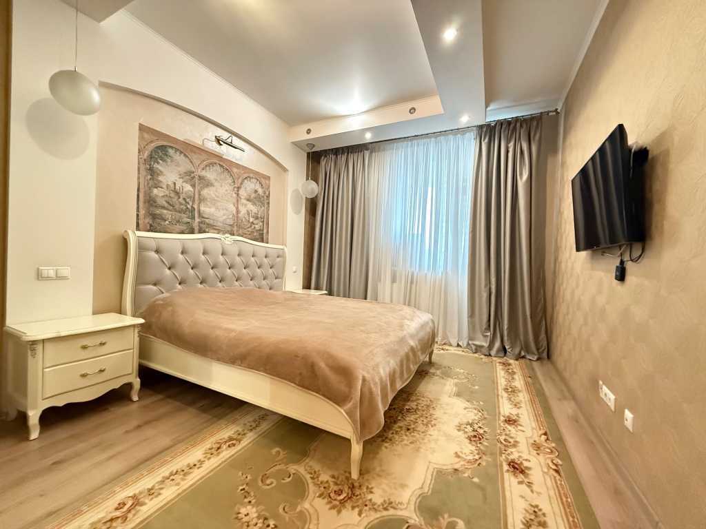 Продажа 3-комнатной квартиры 112 м², Науки просп., 30