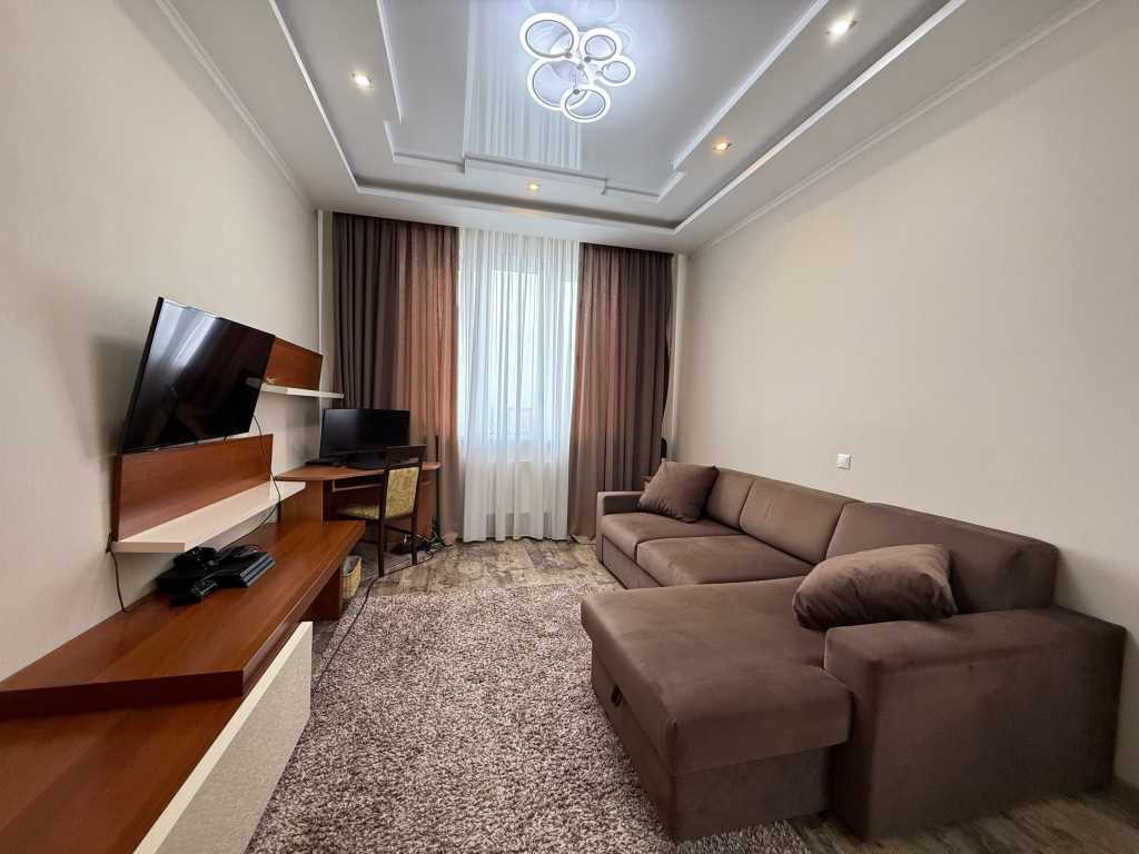 Продажа 3-комнатной квартиры 112 м², Науки просп., 30