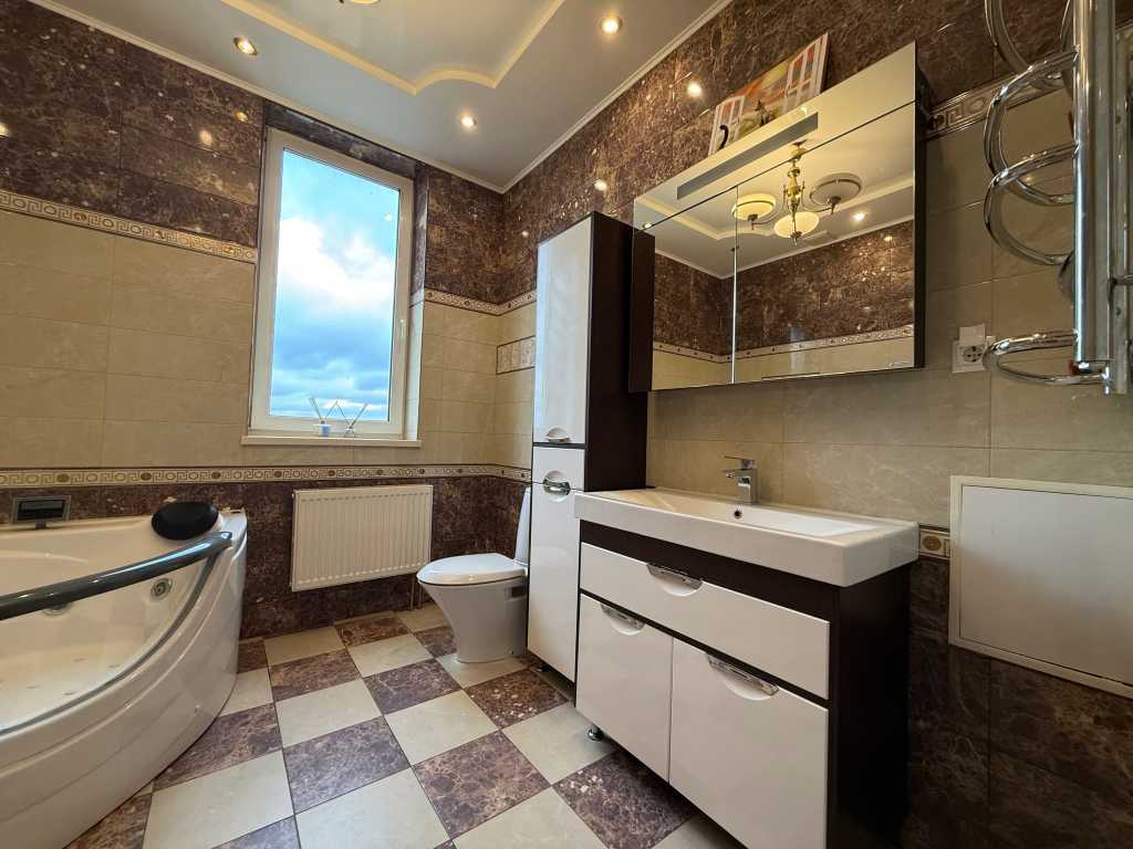 Продажа 3-комнатной квартиры 112 м², Науки просп., 30