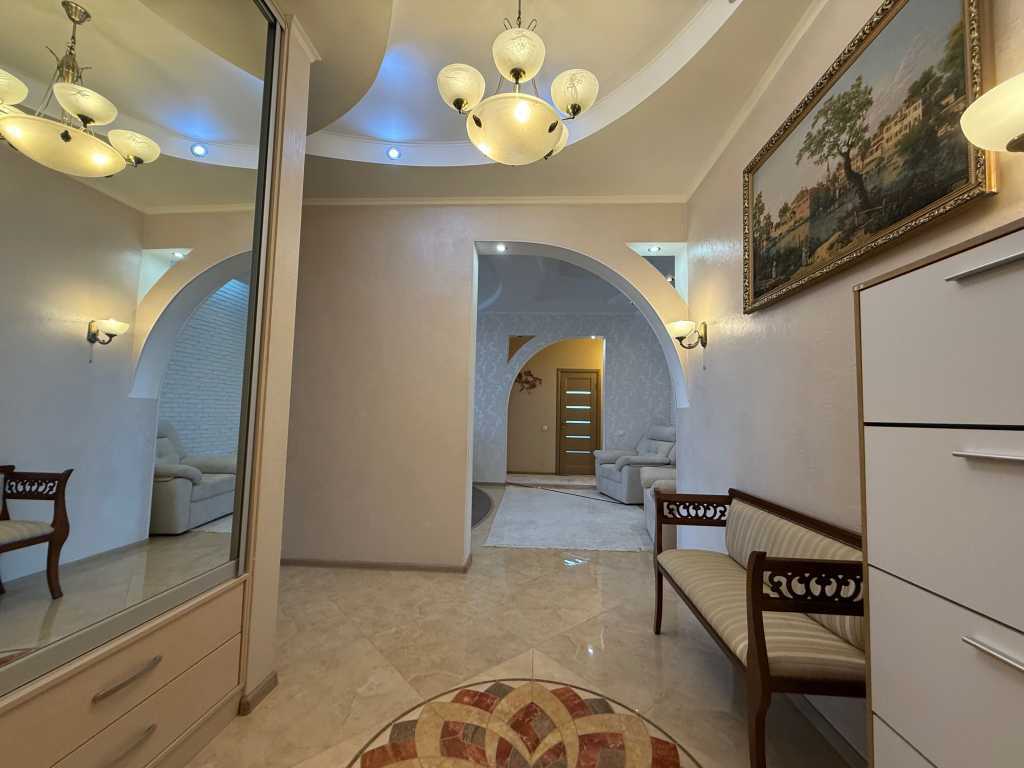 Продажа 3-комнатной квартиры 112 м², Науки просп., 30