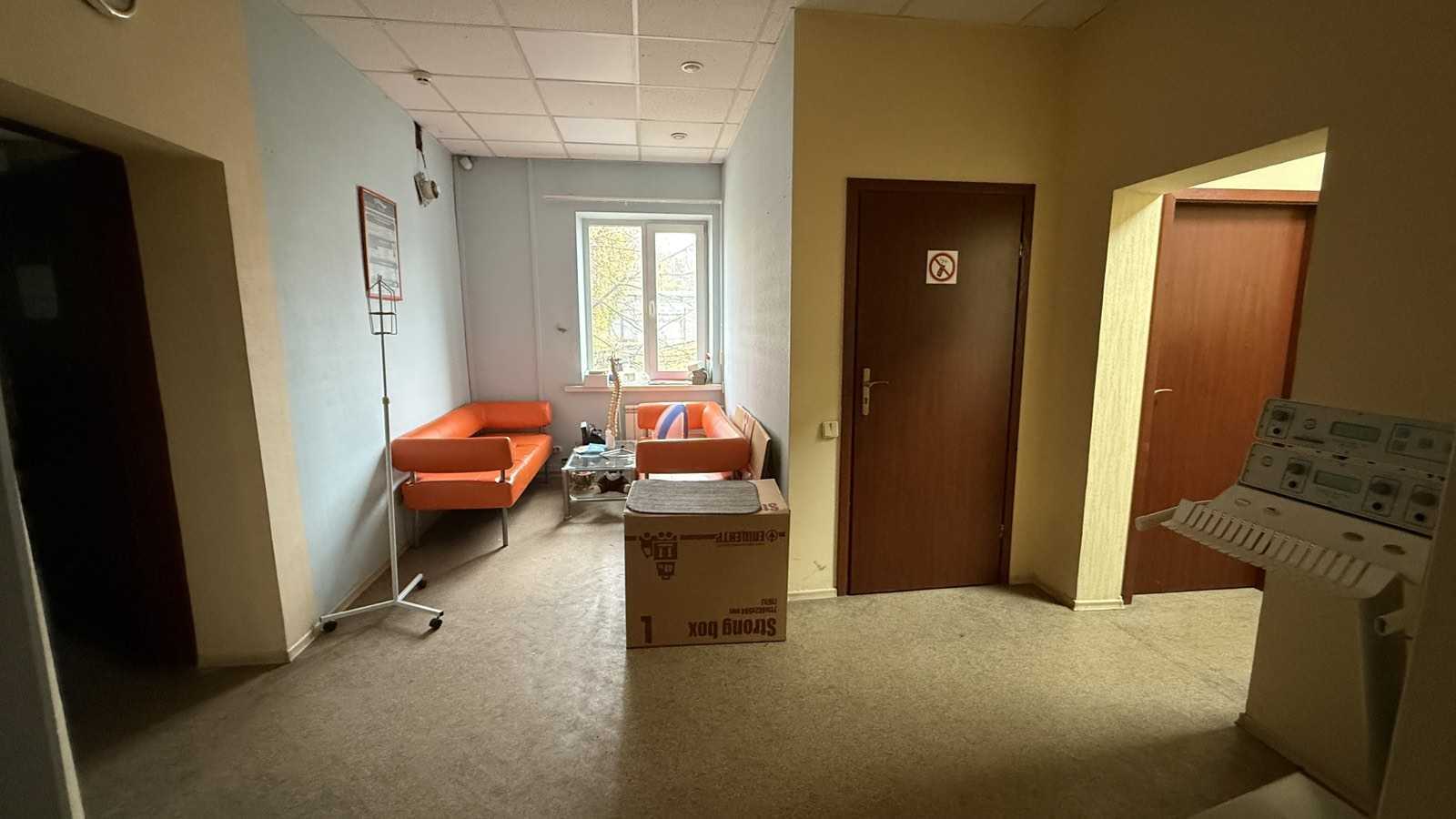 Продаж офісу 1235 м², Льва Толстого вул., 63