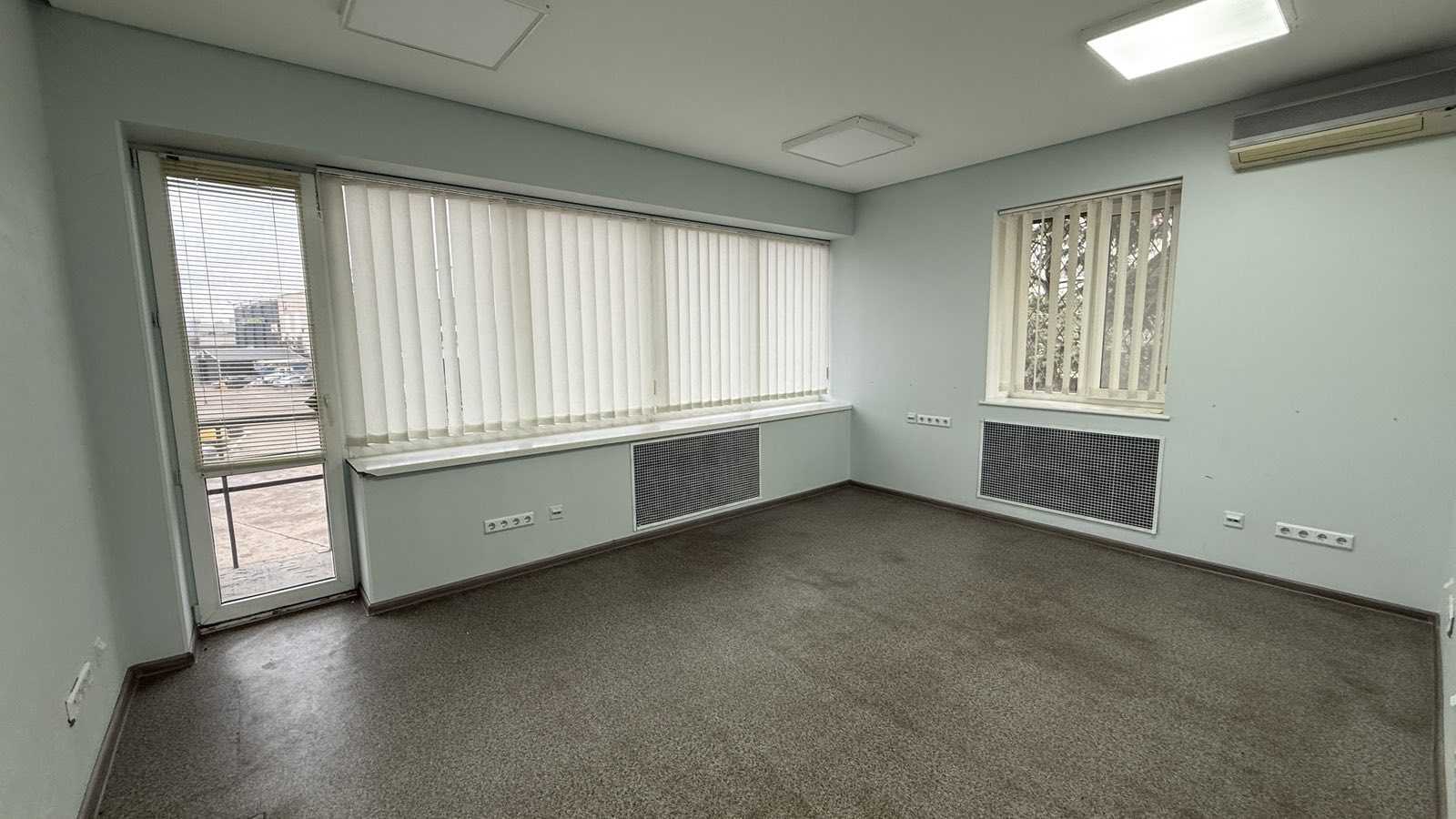 Продаж офісу 1235 м², Льва Толстого вул., 63