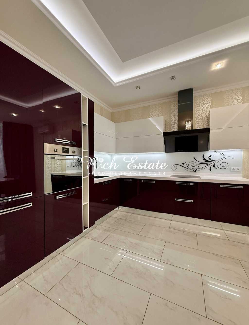 Продажа 3-комнатной квартиры 113.7 м², Вышгородская ул., 45/4