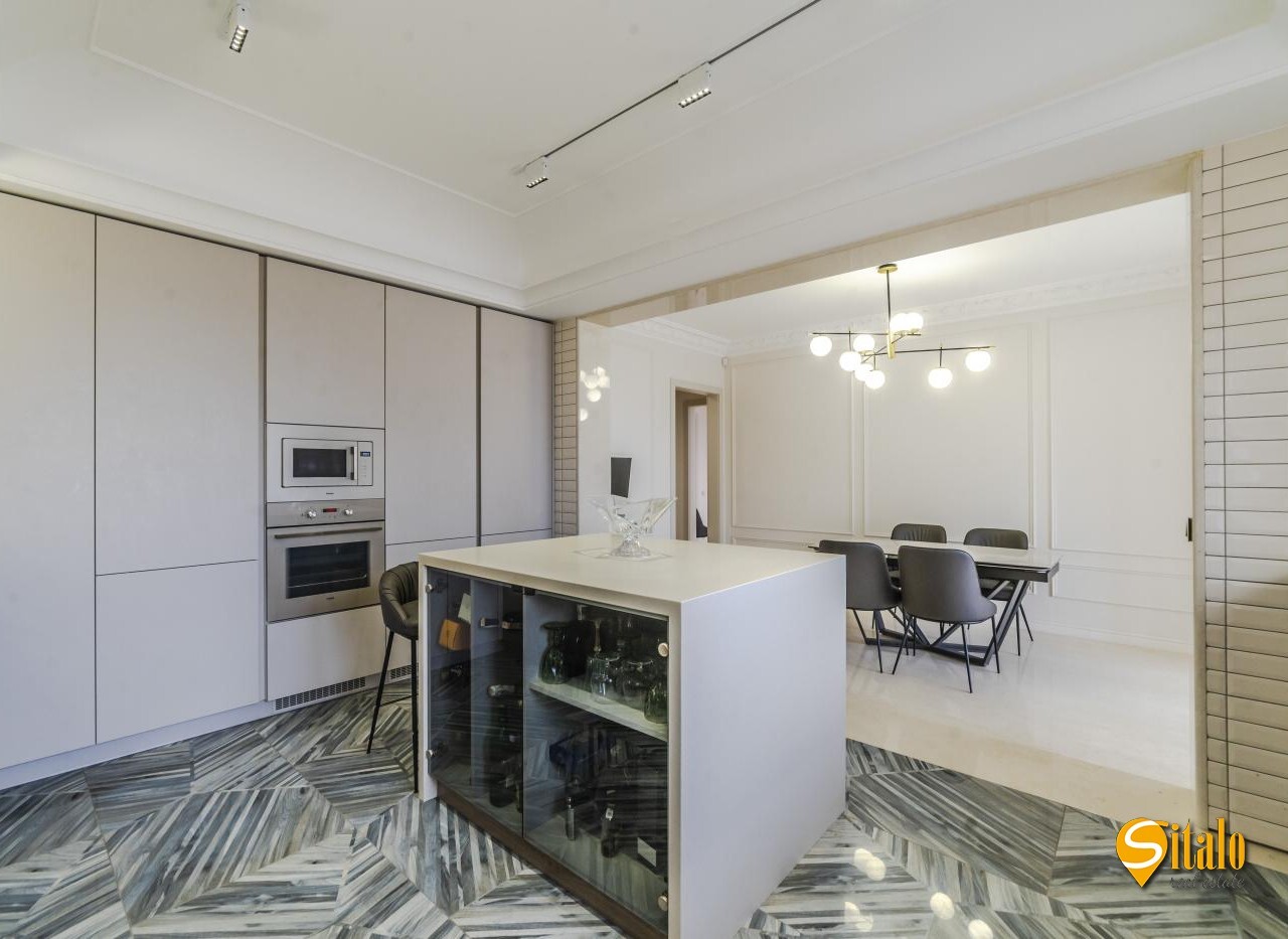 Продажа 5-комнатной квартиры 330 м², Героев Сталинграда просп.