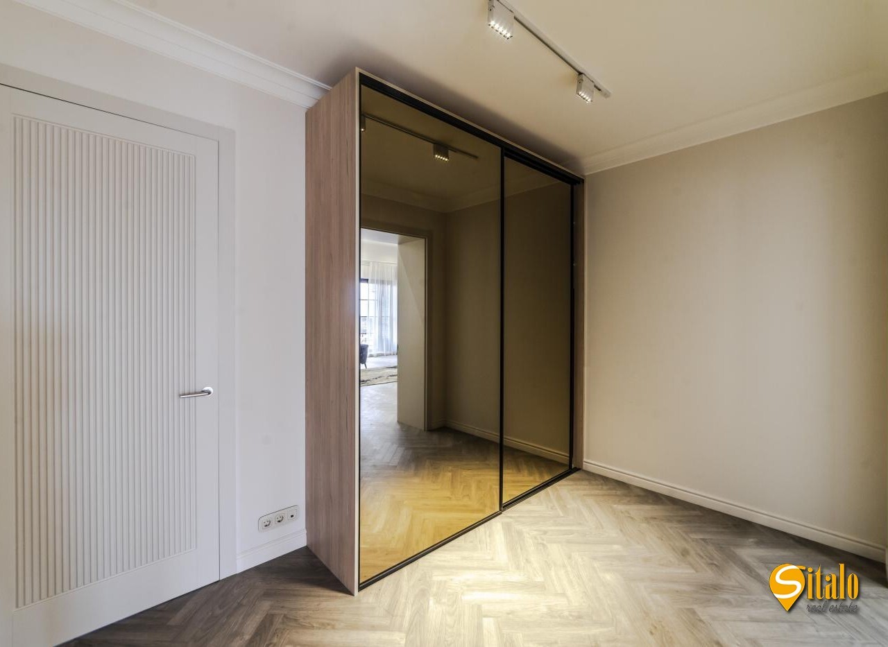 Продажа 5-комнатной квартиры 330 м², Героев Сталинграда просп.