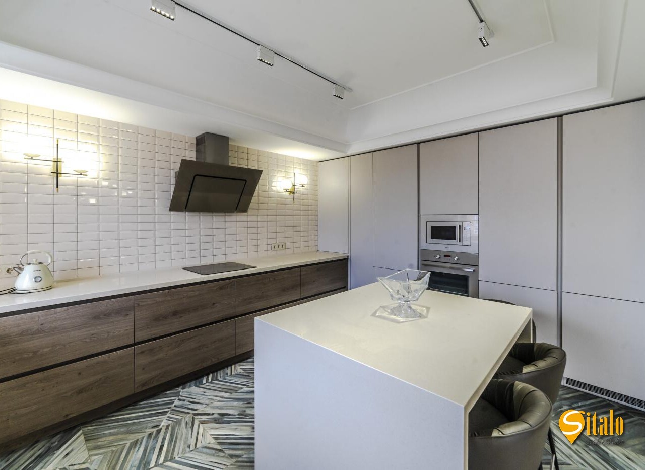 Продажа 5-комнатной квартиры 330 м², Героев Сталинграда просп.