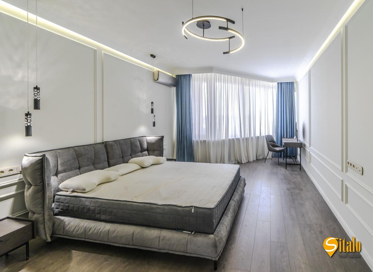 Продажа 5-комнатной квартиры 330 м², Героев Сталинграда просп.