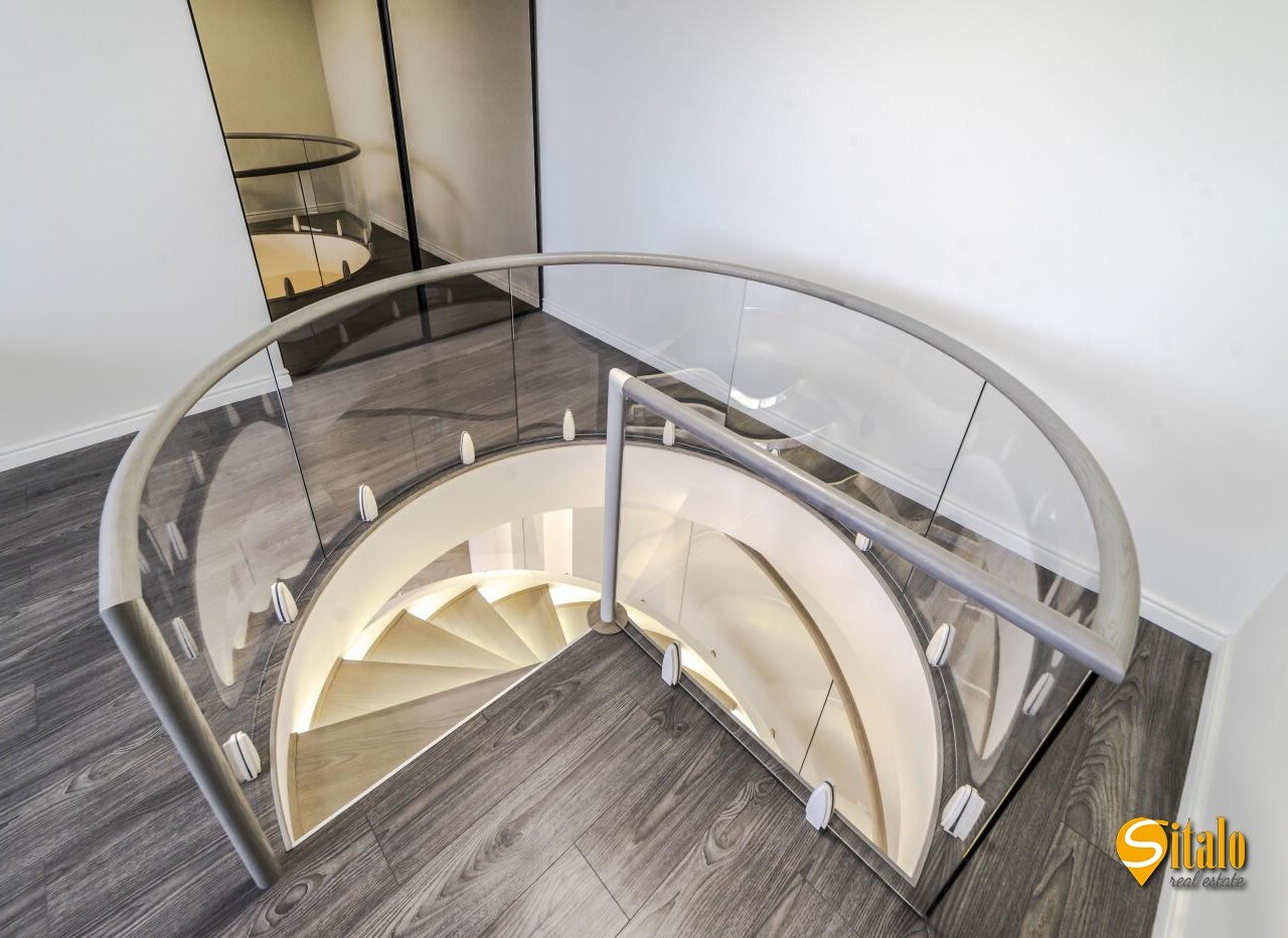 Продажа 5-комнатной квартиры 330 м², Героев Сталинграда просп.