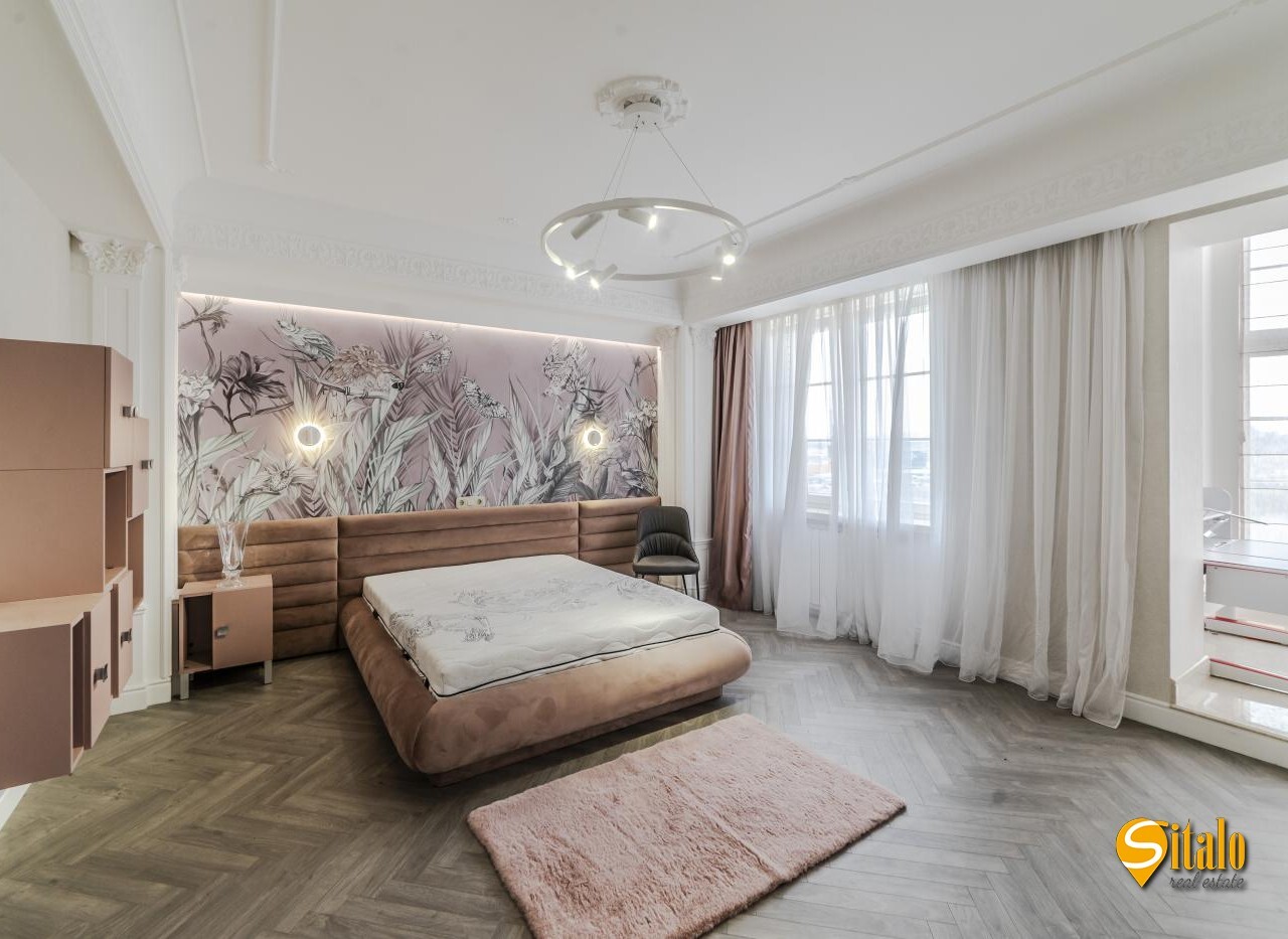 Продажа 5-комнатной квартиры 330 м², Героев Сталинграда просп.