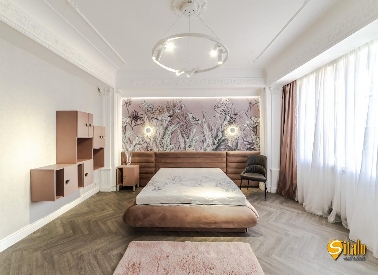 Продажа 5-комнатной квартиры 330 м², Героев Сталинграда просп.