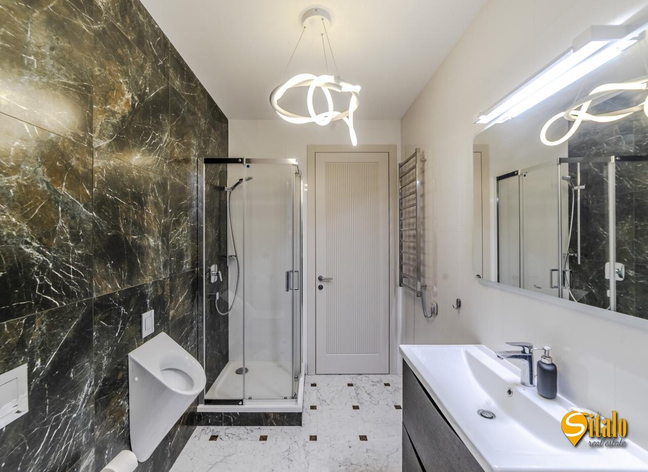 Продажа 5-комнатной квартиры 330 м², Героев Сталинграда просп.