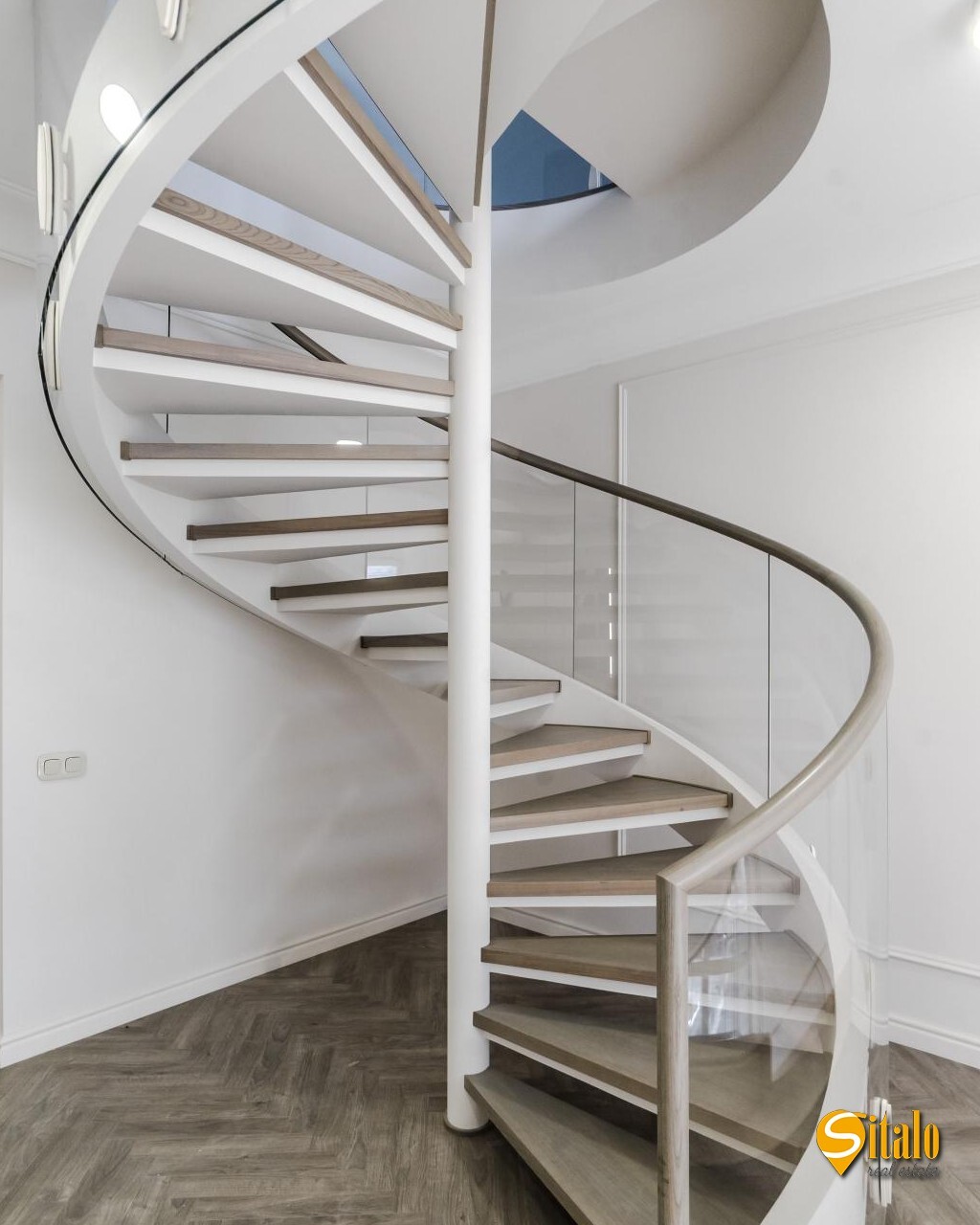 Продажа 5-комнатной квартиры 330 м², Героев Сталинграда просп.