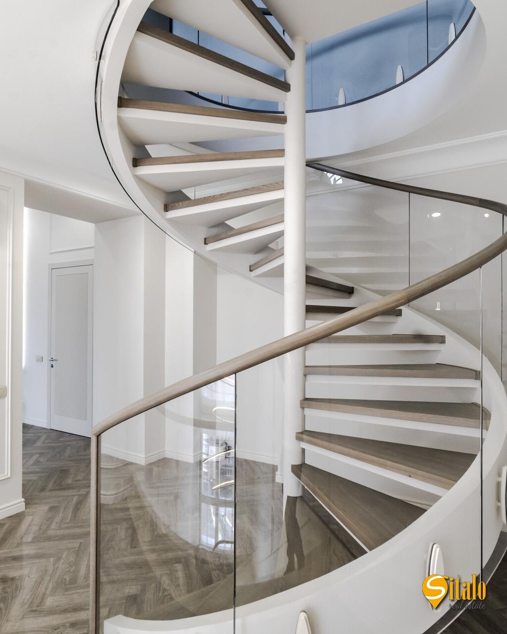 Продажа 5-комнатной квартиры 330 м², Героев Сталинграда просп.