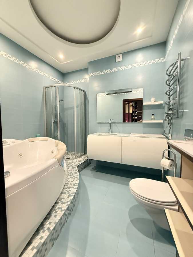 Продажа 2-комнатной квартиры 76 м², Вячеслава Черновола ул., 25