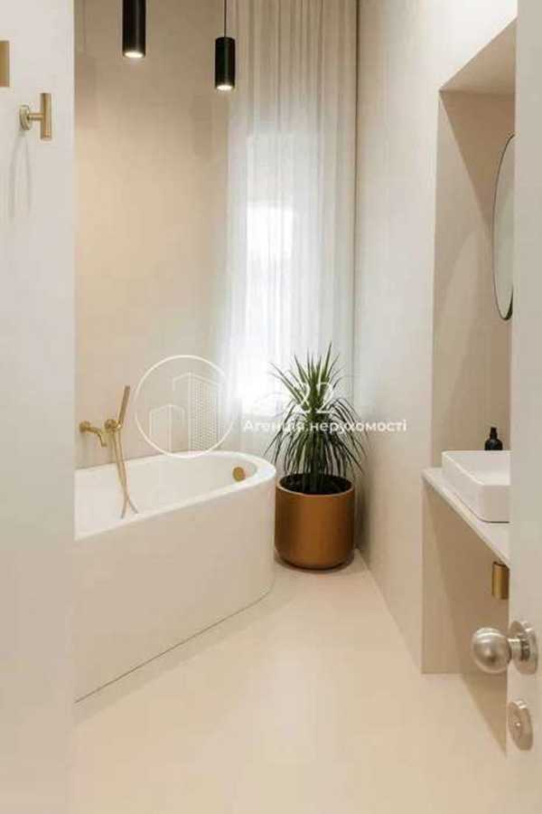 Продажа 3-комнатной квартиры 85 м², Еленовская ул., 10