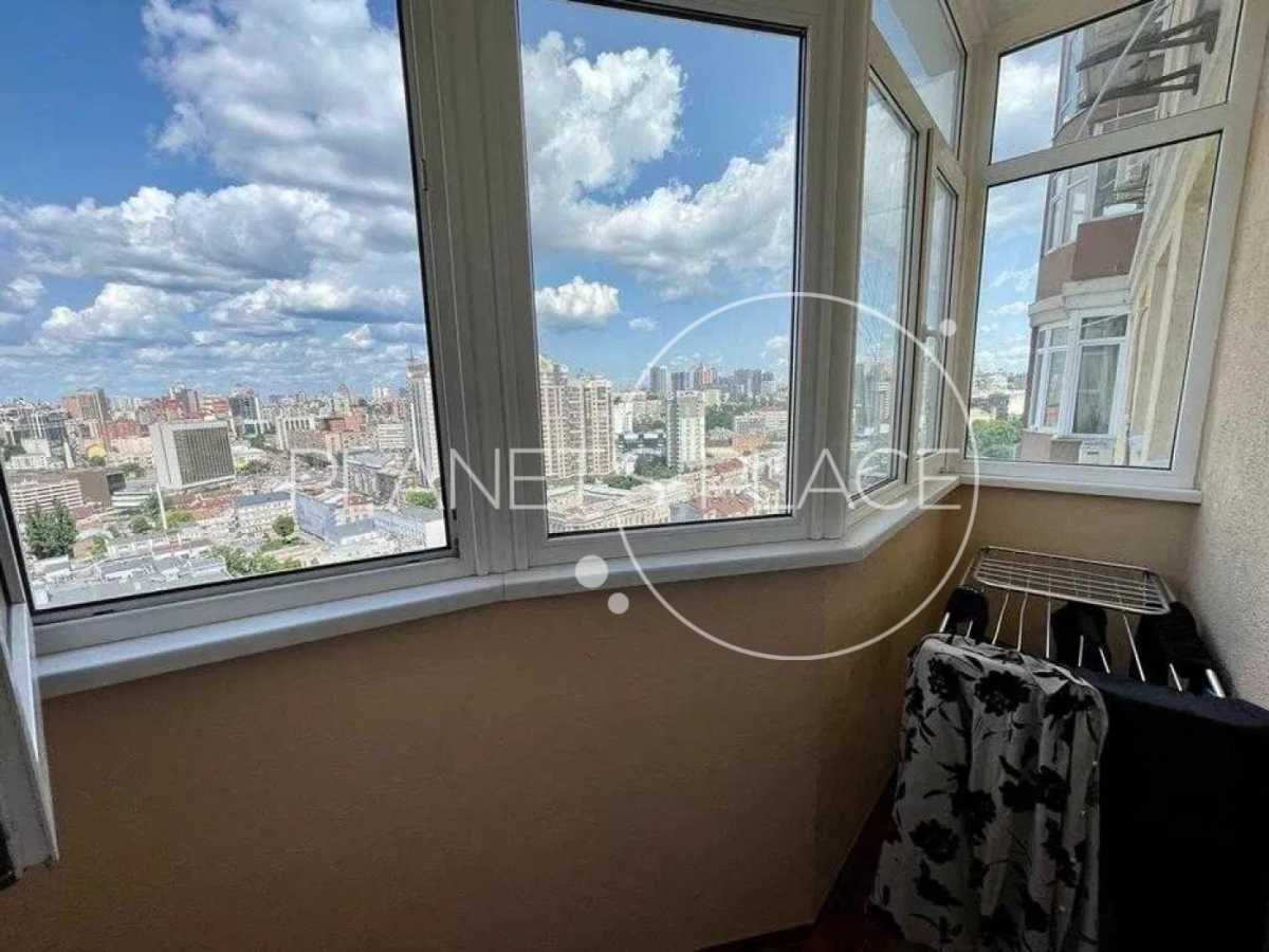 Продажа 1-комнатной квартиры 53 м², Жилянская ул., 118