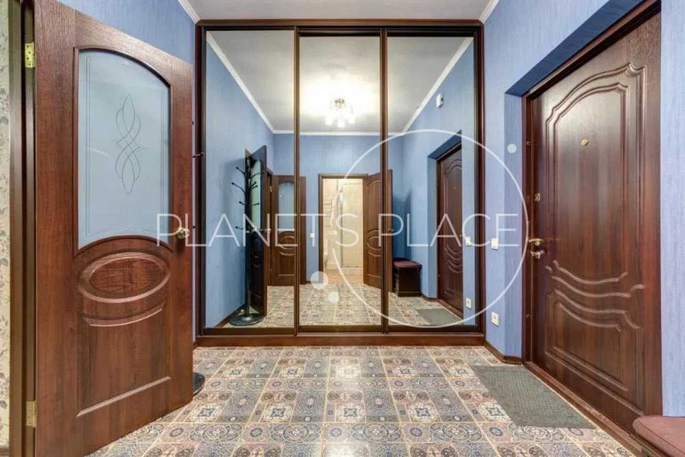 Продажа 1-комнатной квартиры 53 м², Жилянская ул., 118