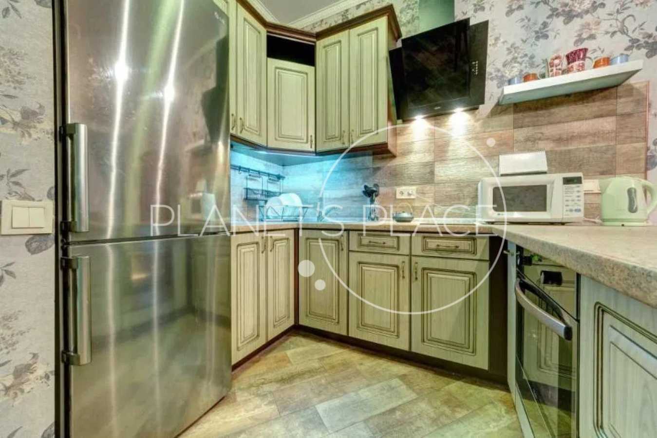 Продажа 1-комнатной квартиры 53 м², Жилянская ул., 118