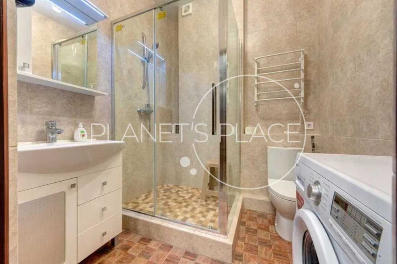 Продажа 1-комнатной квартиры 53 м², Жилянская ул., 118