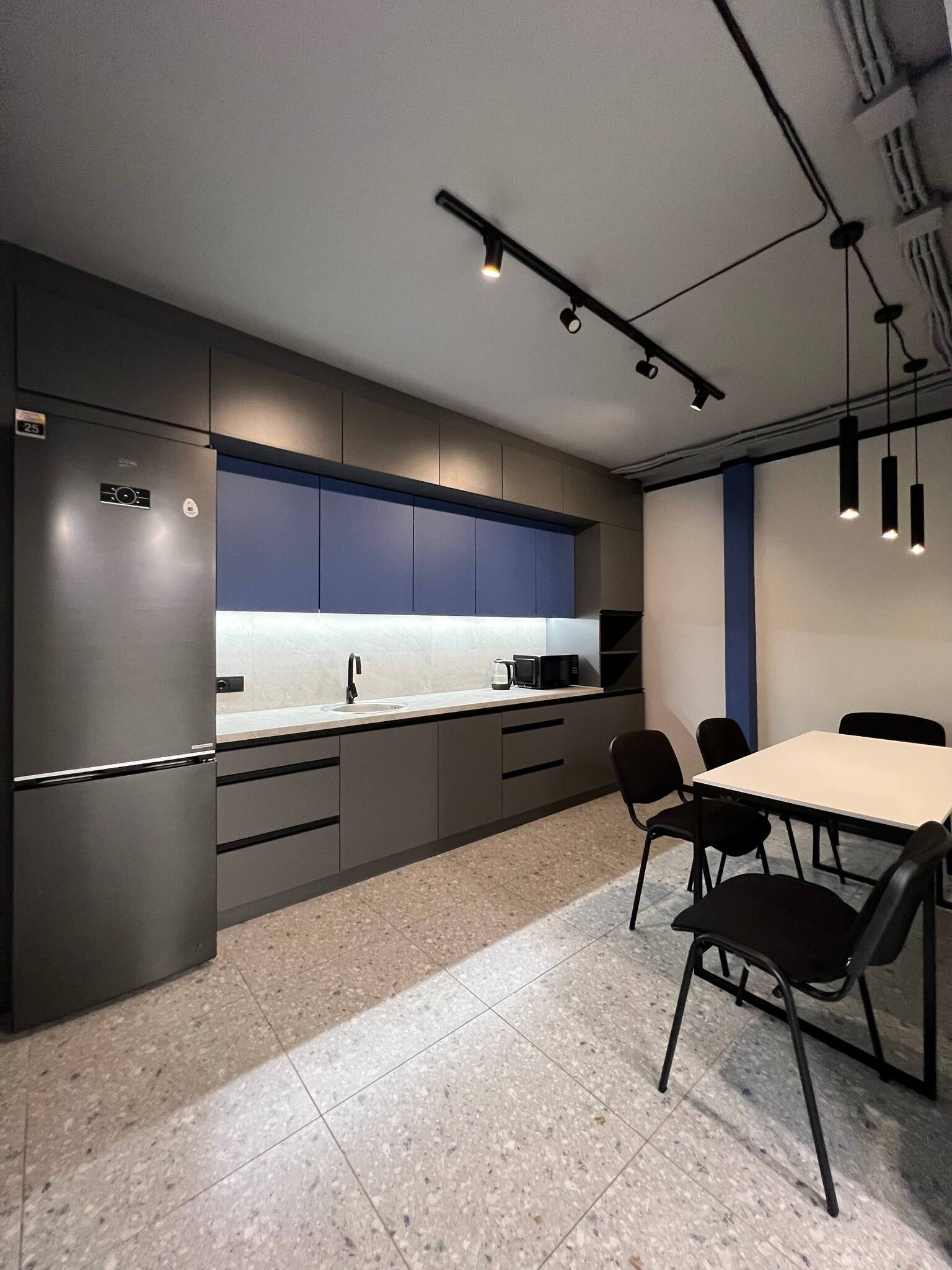 Оренда офісу 100 м², Героїв Крут вул., 8