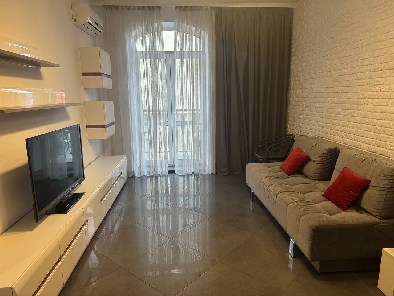 Оренда 2-кімнатної квартири 65 м², Рогнединська вул., 5/14