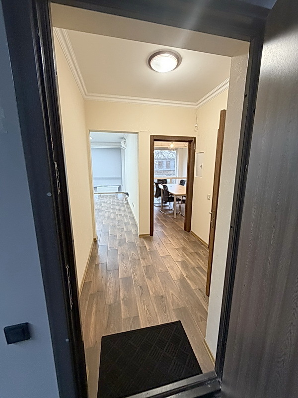 Оренда офісу 52 м², Золотоустівська вул., 34