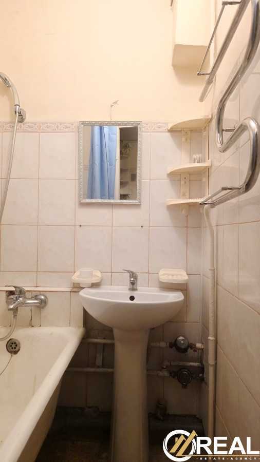 Продажа 3-комнатной квартиры 59.5 м², Возрождения просп., 8А