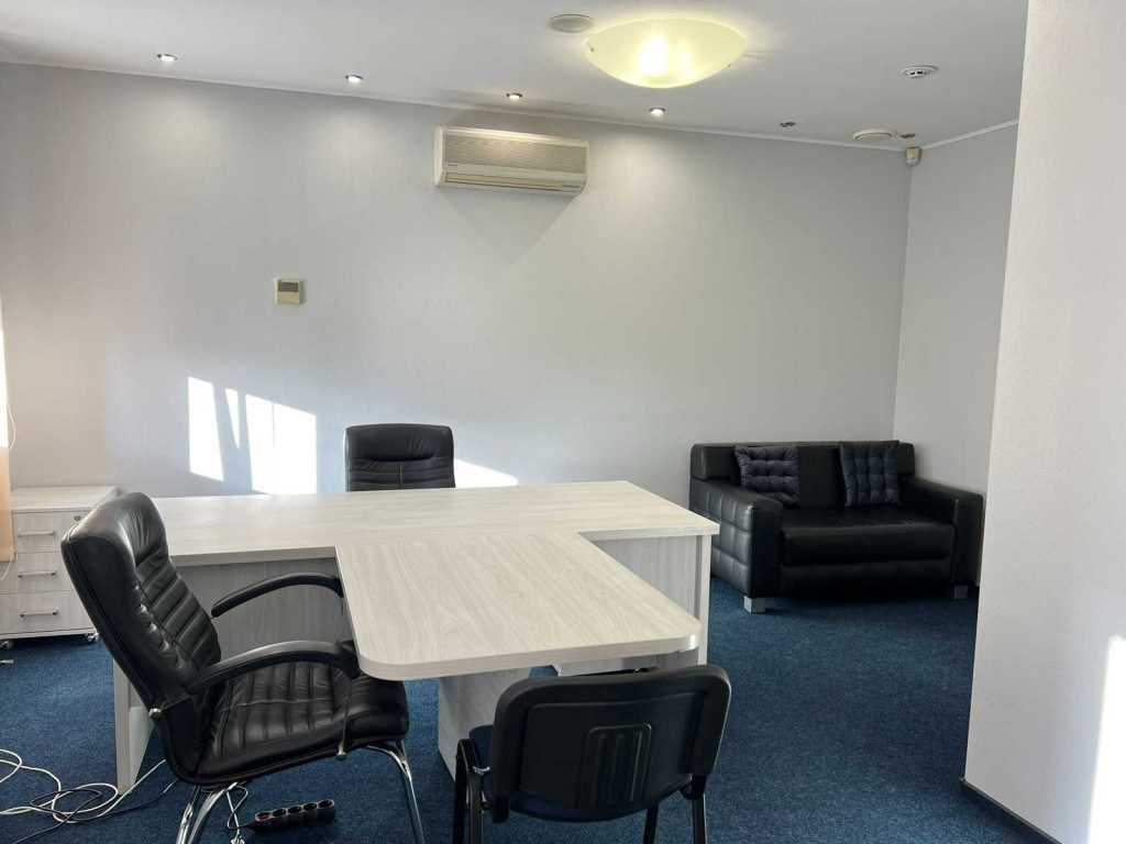 Продаж офісу 3925.9 м², Очаківська вул., 5/6