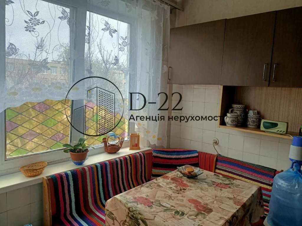 Продаж 3-кімнатної квартири 70.7 м², Йорданська вул., 24