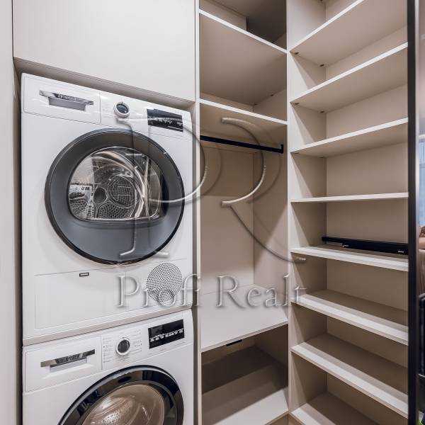 Продажа 2-комнатной квартиры 70 м², Александра Олеся ул., 5