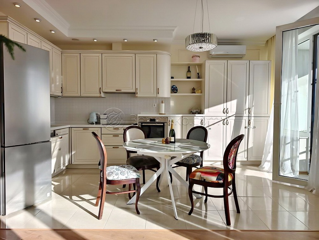 Аренда 3-комнатной квартиры 120 м², Литературная ул., 1А