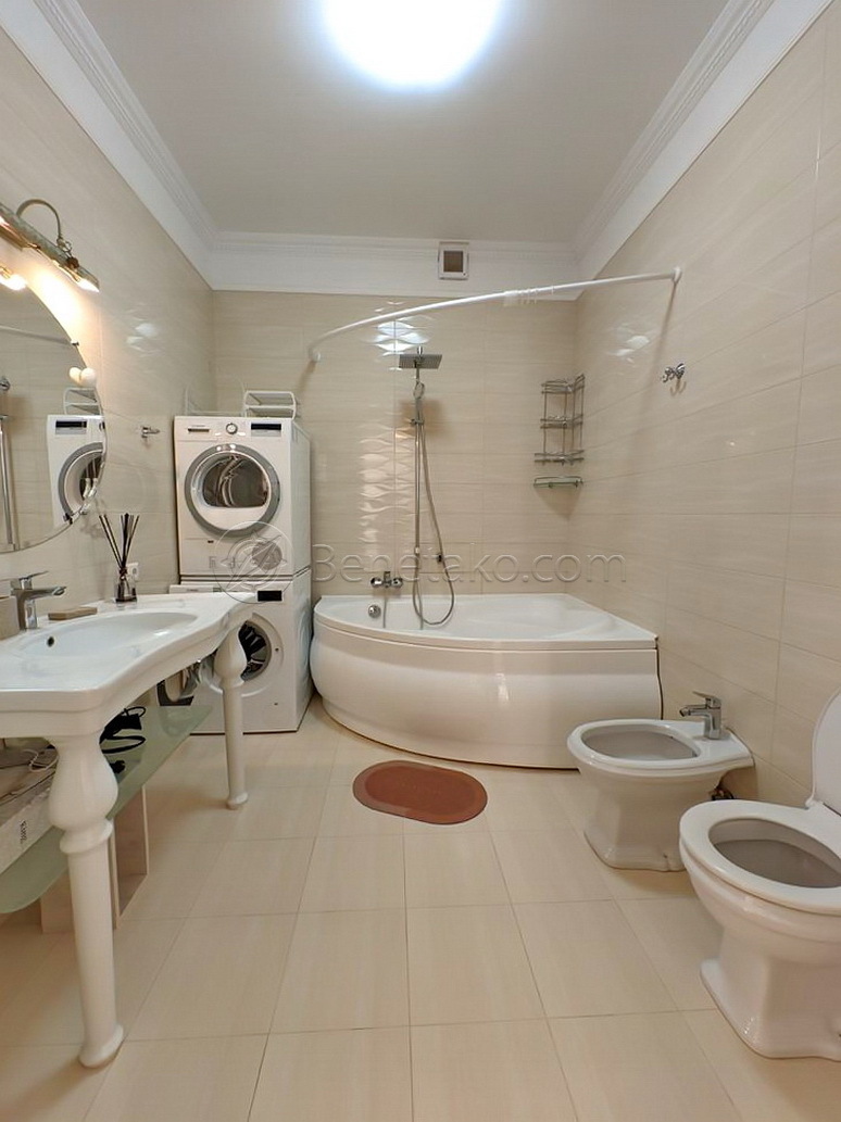 Аренда 3-комнатной квартиры 120 м², Литературная ул., 1А