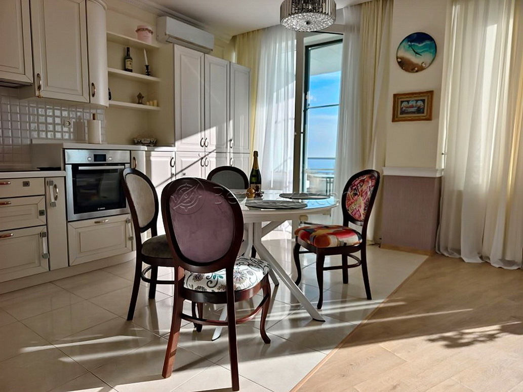 Аренда 3-комнатной квартиры 120 м², Литературная ул., 1А