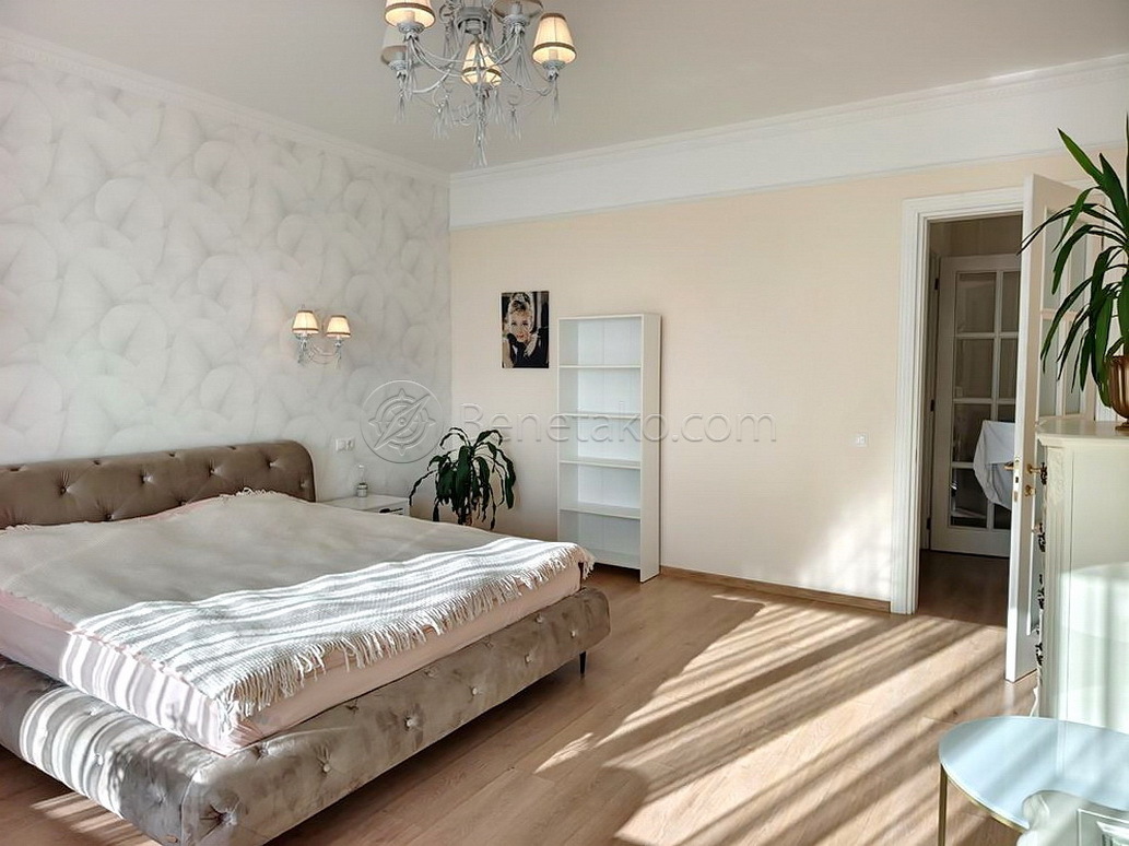 Аренда 3-комнатной квартиры 120 м², Литературная ул., 1А