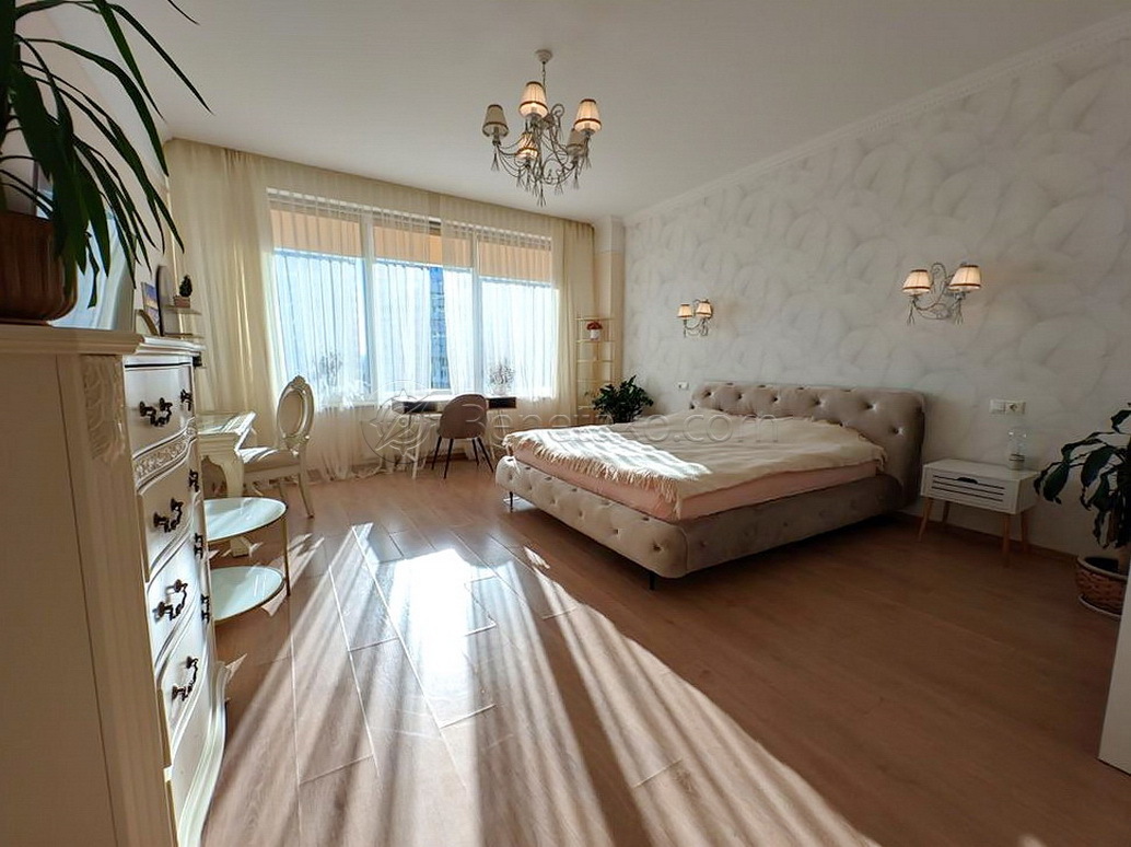 Аренда 3-комнатной квартиры 120 м², Литературная ул., 1А