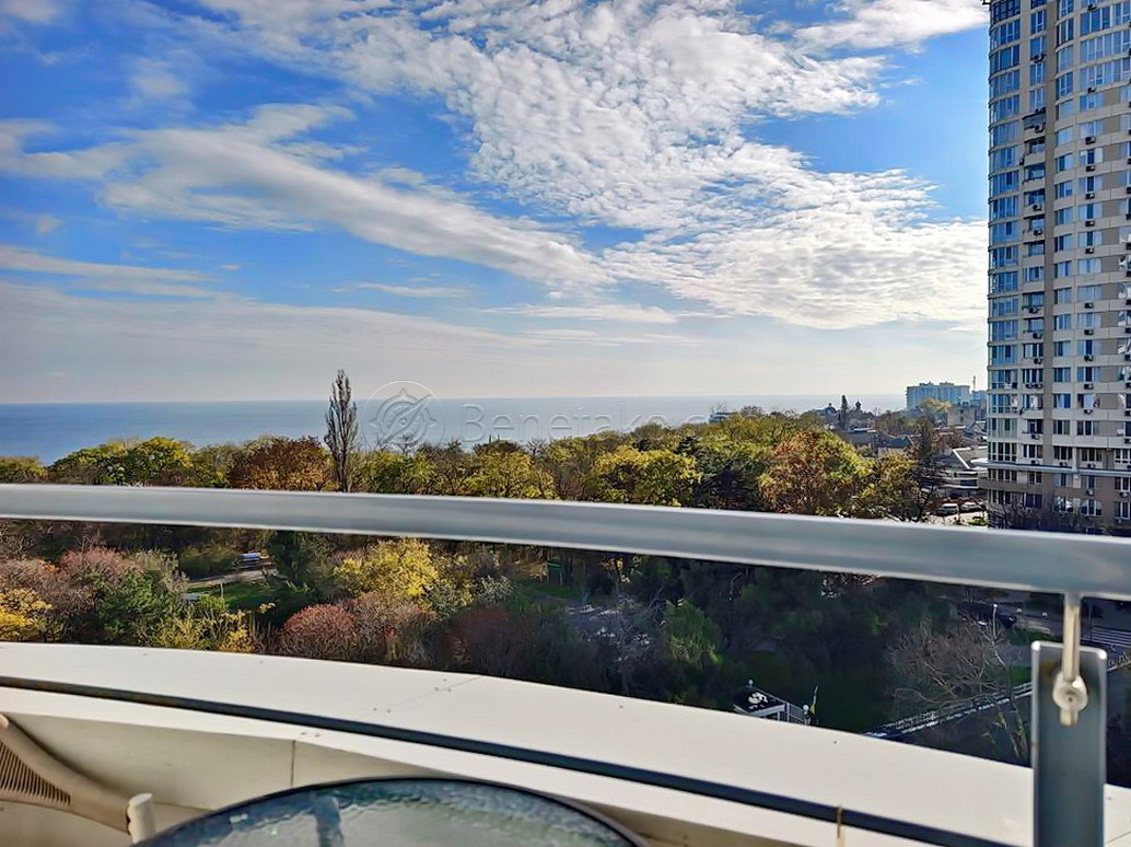 Аренда 3-комнатной квартиры 120 м², Литературная ул., 1А