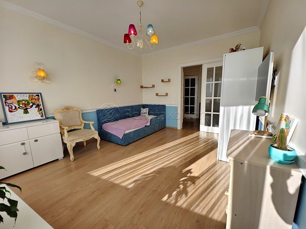 Аренда 3-комнатной квартиры 120 м², Литературная ул., 1А