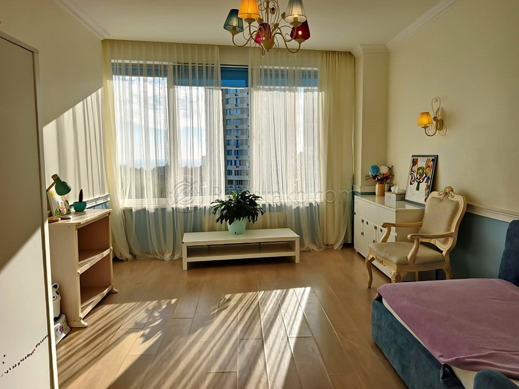 Аренда 3-комнатной квартиры 120 м², Литературная ул., 1А