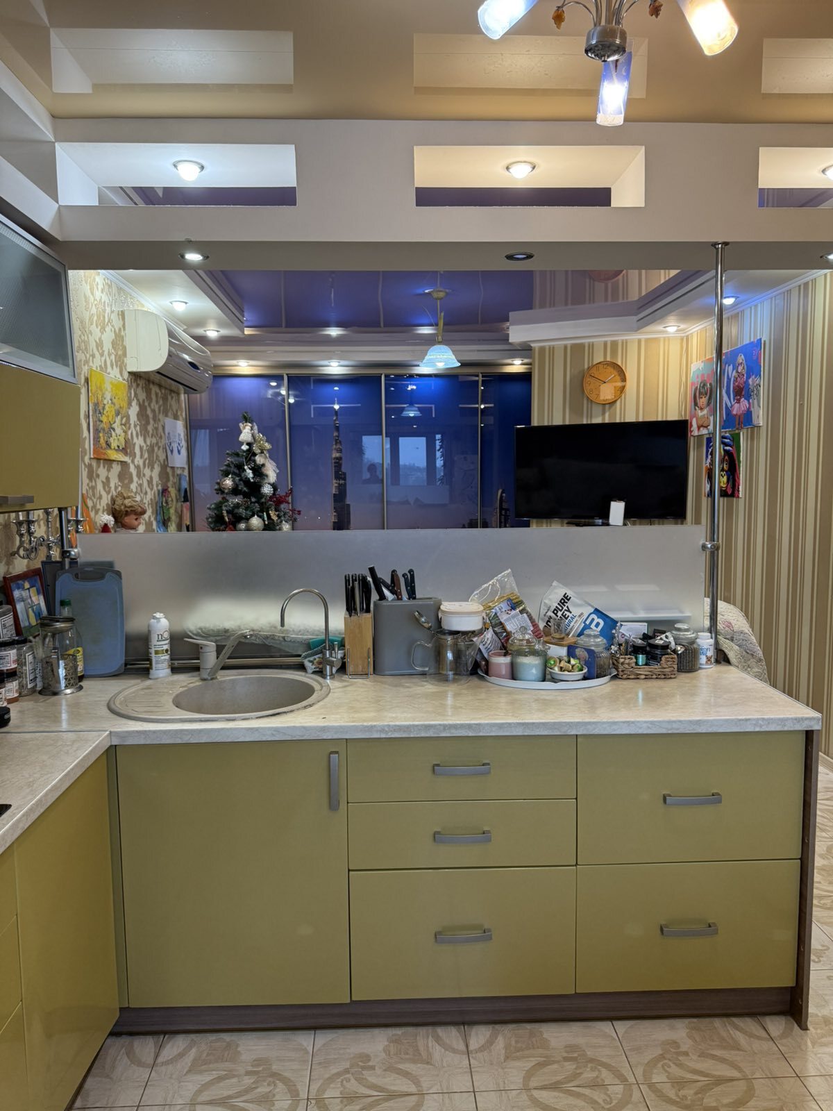 Продаж 3-кімнатної квартири 72 м², Театральна вул.