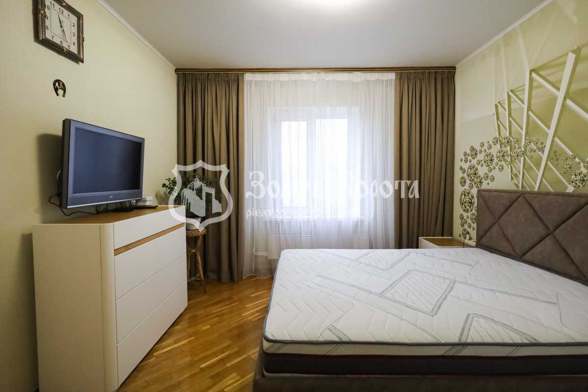 Продажа 3-комнатной квартиры 74 м², Ревуцкого ул., 13