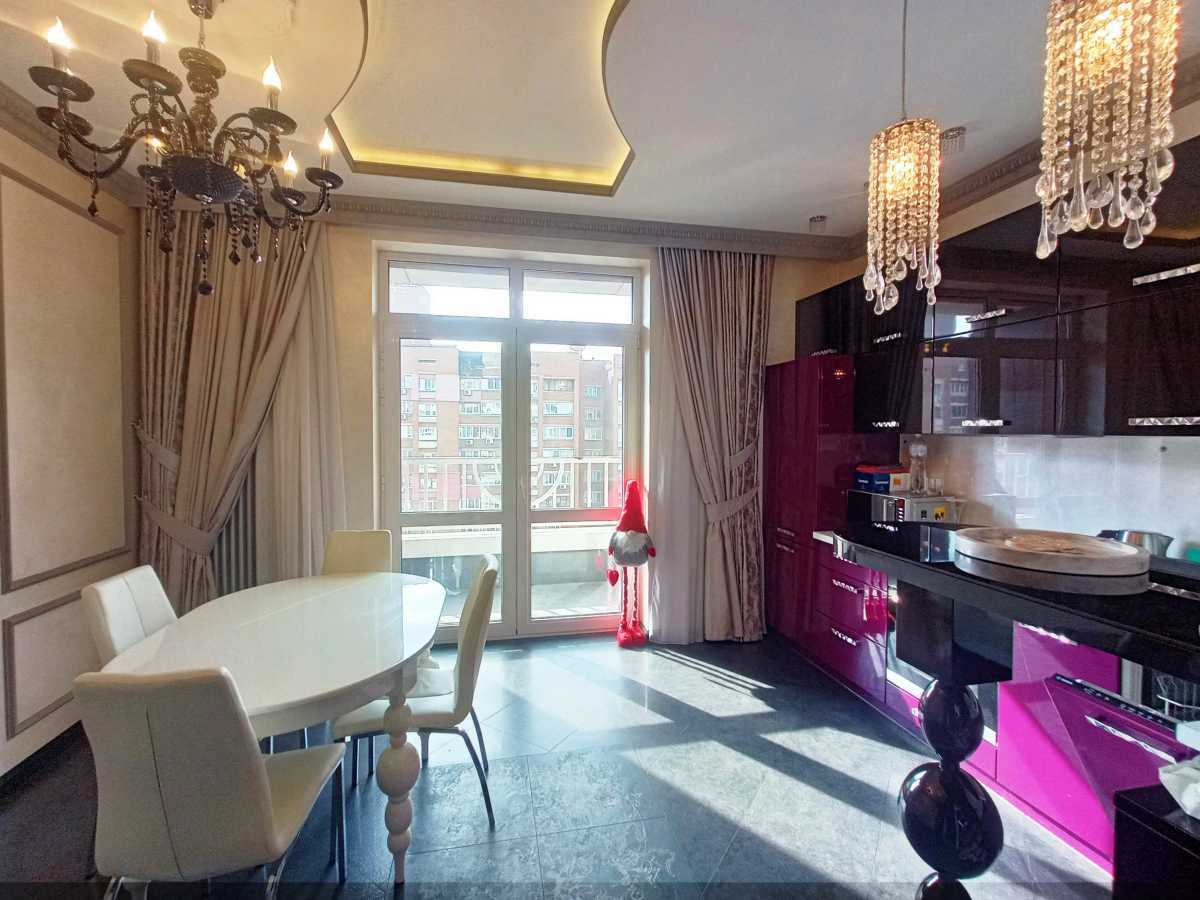 Аренда 2-комнатной квартиры 87 м², Владимира Антоновича ул., 131